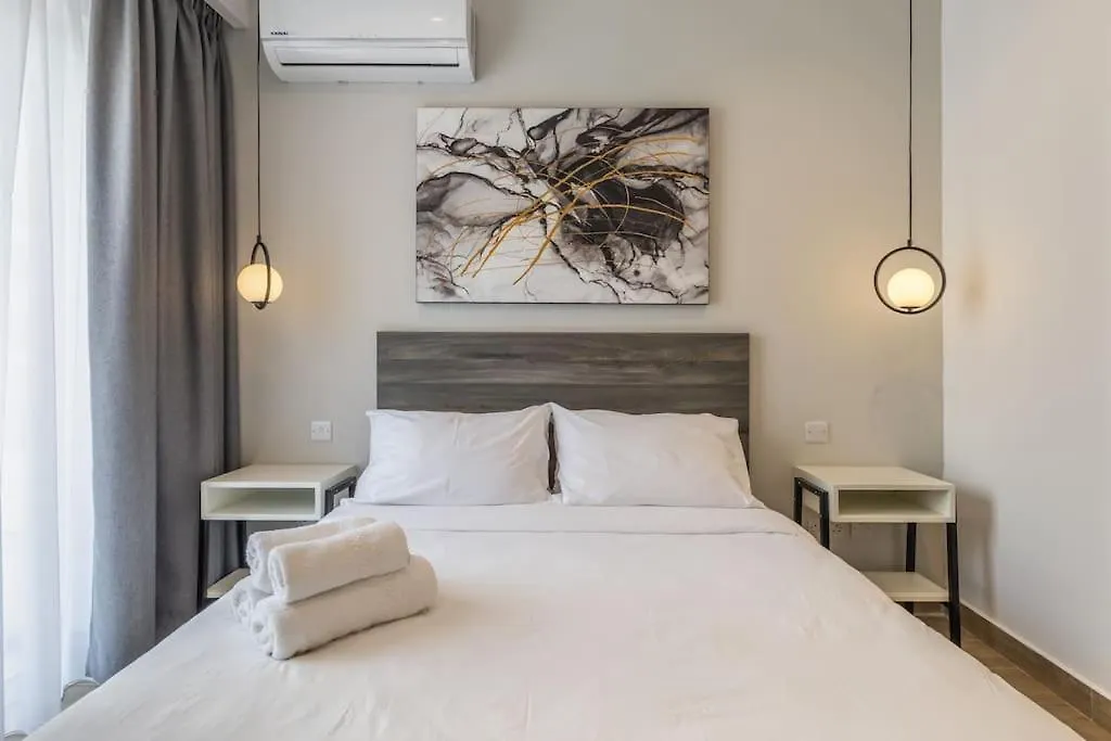 Studio Room 11 With Kitchenette In The Heart Of St Julians St. Julian's 0*,